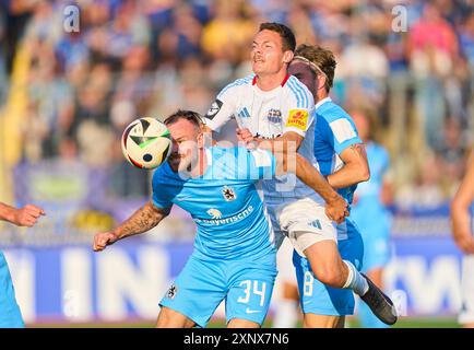 Munich, Allemagne. 24 juillet 2024. Patrick Hobsch, TSV 1860 Nr.34 Competition for the ball, tackling, duel, header, zweikampf, action, lutte contre Patrick Sontheimerat le 3.Liga match TSV 1860 Muenchen - 1. FC Saarbruecken dans le Stadion an der Gruenwalder Strasse 3.Ligue allemande de football, à Munich, Allemagne le 2 août 2024 saison 2024/2025 photographe : ddp images/STAR-images crédit : ddp media GmbH/Alamy Live News Banque D'Images