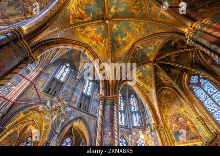 Die bemalten Säulen der Wallfahrtskirche Marienbasilika in Kevelaer, Niederrhein, Nordrhein-Westfalen, Deutschland, Europa | les contreforts peints o Banque D'Images