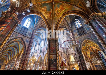 Die bemalten Säulen der Wallfahrtskirche Marienbasilika in Kevelaer, Niederrhein, Nordrhein-Westfalen, Deutschland, Europa | les contreforts peints o Banque D'Images