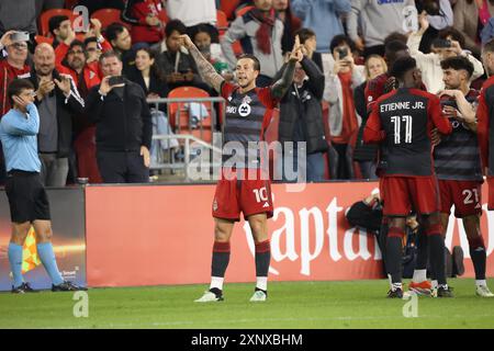 Toronto, ON, Canada, 4 mai 2024, F. Bernardeschi #10 célèbre son but au match de soccer de la Ligue majeure entre le Toronto FC et le FC Dallas au stade BMO. Banque D'Images