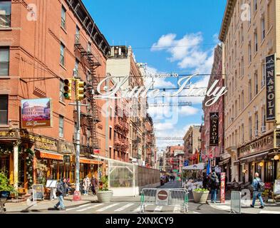 Le panneau Welcome to Little Italy à Hester Street, Manhattan, New York, États-Unis d'Amérique, Amérique du Nord Copyright : BarryxDavis 1358-403 Editor Banque D'Images