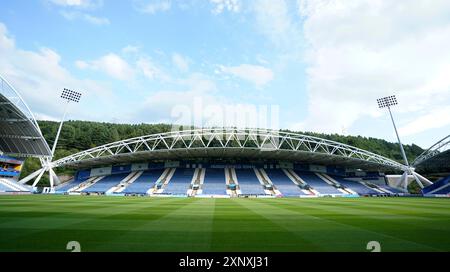 Huddersfield, Royaume-Uni. 2 août 2024. Vue générale du stade avant le match amical de pré-saison au John Smith's Stadium, Huddersfield. Le crédit photo devrait se lire : Andrew Yates/Sportimage crédit : Sportimage Ltd/Alamy Live News Banque D'Images