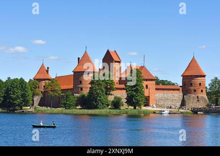 Château de Trakai sur une île du lac Galve, Lituanie, Europe Copyright : GOUPIxCHRISTIAN 1382-153 Banque D'Images