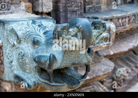 Détail du Temple du Soleil du milieu du XIIIe siècle, dédié à Surya, le Dieu Hindou du Soleil, construit comme un char à douze roues tiré par sept chevaux, UNESC Banque D'Images