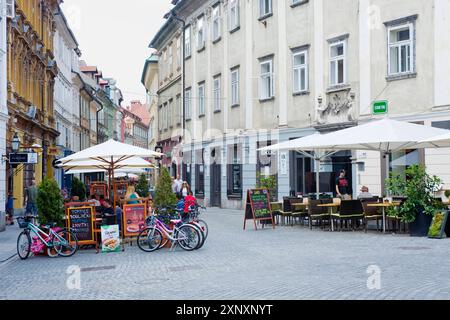 L'une des nombreuses rues étroites du centre-ville piétons seulement, Ljubljana, Slovénie, Europe Copyright : JohnxHarden 722-242 usage éditorial seulement Banque D'Images