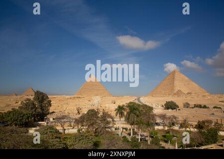 Aperçu des pyramides et du Sphinx, complexe pyramidal de Gizeh, site du patrimoine mondial de l'UNESCO, Gizeh, Egypte, Afrique du Nord Copyright : RichardxMaschmeyer 801 Banque D'Images