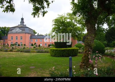 Château de Wickrath à Mönchengladbach sur le Rhin inférieur - un château à douves sur la Niers. Allemagne Banque D'Images