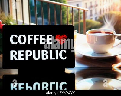 Garham, Allemagne. 02 août 2024. Dans cette illustration de photo, le logo de Coffee Republic Trading Ltd vu affiché sur une tablette. (Photo par /Sipa USA) *** strictement à des fins éditoriales *** crédit : Sipa USA/Alamy Live News Banque D'Images