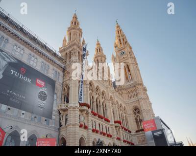 Vienne, Autriche - 21 juillet 2023. Festival du film de Vienne, la plus grande culture d'Europe, festival culinaire. la scène principale du festival à la mairie Banque D'Images