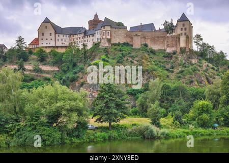 Burg Mildenstein à Leisnig. 02.08.2024, Leisnig, GER - Burg Mildenstein und die Freiberger Mulde., Leisnig Sachsen Deutschland, DEU Burg Mildenstein *** Château de Mildenstein à Leisnig 02 08 2024, Leisnig, GER Château de Mildenstein et le Freiberger Mulde, Leisnig Saxe Allemagne, DEU Château de Mildenstein Banque D'Images