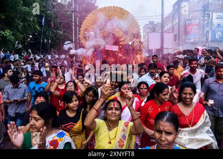 Des dévots participent à l’occasion de Vijay Dashmi, à Guwahati, Assam, Inde le vendredi 19 octobre, 2018 Banque D'Images