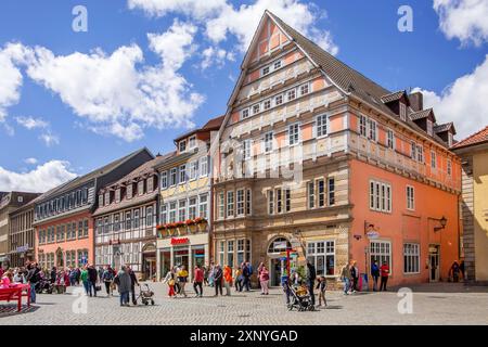 Maisons de ville typiques au marché dans la vieille ville, Hamelin, Upper Weser, Weserbergland, route allemande des contes de fées, basse-Saxe, Allemagne Banque D'Images