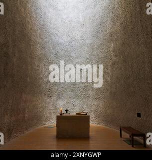 Choeur de la chapelle notre Dame du Haut à Ronchamp. Site classé au patrimoine mondial de l'UNESCO du département de la haute-Saône en Franche-Comté. France Banque D'Images