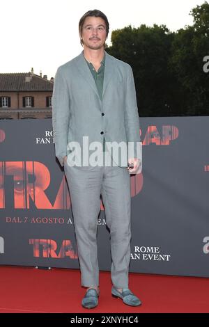 Roma, Latium. 02 août 2024. L'acteur et producteur américain Josh Daniel Hartnett sur le tapis rouge du film Trap à la terrasse Barberini. Rome (Italie), 02 août 2024 AllShotLive Credit : Sipa USA/Alamy Live News Banque D'Images