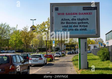 Publicité pendant la pandémie de couronne, la ville d'Essen remercie les héros de la vie quotidienne, les effets de la crise de couronne à Essen, en Allemagne Banque D'Images