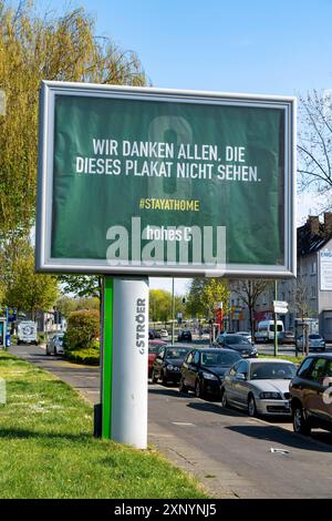 Publicité pendant la pandémie de corona, hohesC de jus de fruit, effets de la crise de corona à Essen, Allemagne Banque D'Images