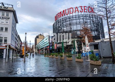 Le Bermuda3eck dans le centre-ville de Bochum, quartier des divertissements, quartier des pubs, avec plus de 80 établissements gastronomiques, quartier de la vie nocturne Banque D'Images