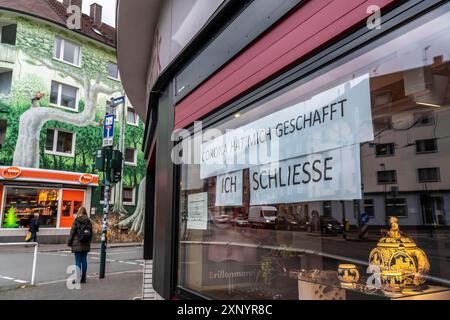 Fermeture d'entreprise en raison des conséquences économiques de la crise de Corona, le magasin spécialisé de l'opticien a roulé, dans le quartier sud d'Essen Banque D'Images