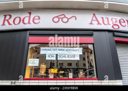 Fermeture d'entreprise en raison des conséquences économiques de la crise de Corona, le magasin spécialisé de l'opticien a roulé, dans le quartier sud d'Essen Banque D'Images