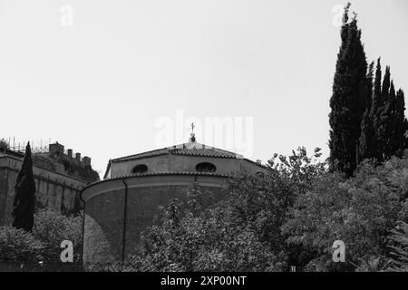 Rome, Italie- 31 juillet 2019 : église Saint Théodore, église du vie siècle dédiée à Théodore d'Amasea située sur le Mont Palatin en noir et blanc Banque D'Images