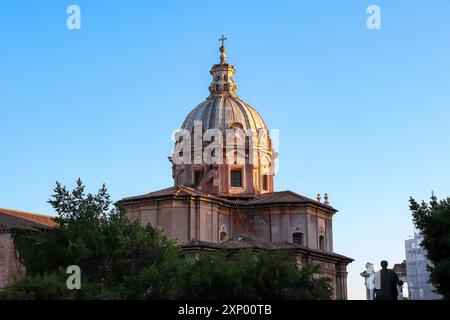 Rome, Italie- 31 juillet 2019 : vue de dessus du dôme de l'église Santi Luca e Martina située entre le Forum romain et le Forum de César dans le centre-ville de Rome Banque D'Images