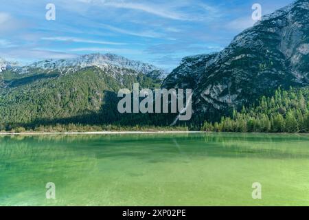 Magnifique Lago di Landro (Lac Duerren) dans les dolomites italiennes Banque D'Images