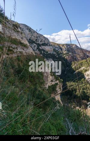 Magnifique canyon à la réserve naturelle orientée Cavagrande del Cassibile, Syracuse, Italie. Banque D'Images