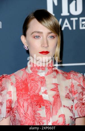 Saoirse Ronan lors de la 25e cérémonie des Critics' Choice Awards qui s'est tenue au Barker Hangar à Santa Monica, États-Unis, le 12 janvier 2020 Banque D'Images