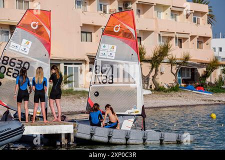 Estany des Peix, Ecole de voile, Formentera, Iles Pitiuses, Communauté des Baléares, Espagne Banque D'Images