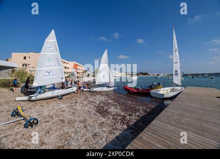 Estany des Peix, Ecole de voile, Formentera, Iles Pitiuses, Communauté des Baléares, Espagne Banque D'Images