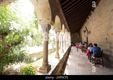Cloître de l'ancienne cathédrale de San Vicente, Roda de Isabena, Vallée Isabena, Huesca, Espagne Banque D'Images