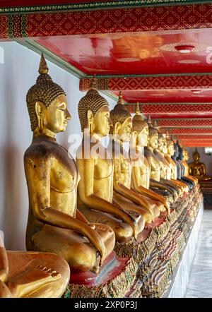 Images de Bouddha au cloître Phra Rabiang, complexe Wat Pho, Bangkok, Thaïlande Banque D'Images