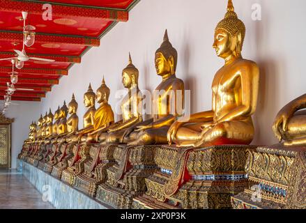 Images de Bouddha au cloître Phra Rabiang, complexe Wat Pho, Bangkok, Thaïlande Banque D'Images