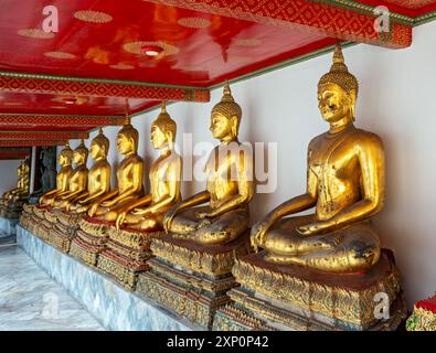Images de Bouddha au cloître Phra Rabiang, complexe Wat Pho, Bangkok, Thaïlande Banque D'Images