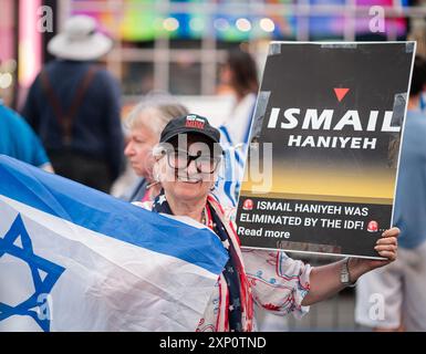 New York Ciy, États-Unis. 31 juillet 2024. Des partisans pro-israéliens assistent à un rassemblement à Times Square, New York City, NY le 31 juillet 2024 organisé par le World Values Network en soutien aux Forces de défense israéliennes. (Photo de Steve Sanchez/Sipa USA). Crédit : Sipa USA/Alamy Live News Banque D'Images