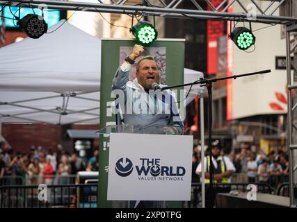 New York Ciy, États-Unis. 31 juillet 2024. Des partisans pro-israéliens assistent à un rassemblement à Times Square, New York City, NY le 31 juillet 2024 organisé par le World Values Network en soutien aux Forces de défense israéliennes. (Photo de Steve Sanchez/Sipa USA). Crédit : Sipa USA/Alamy Live News Banque D'Images