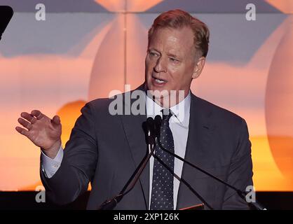 Canton, États-Unis. 02 août 2024. le commissaire de la NFL Roger Goodell prend la parole lors de la cérémonie de la veste d'or du Pro Football Hall of Fame 2024 à Canton, Ohio, le vendredi 2 août 2024. Photo de Aaron Josefczyk/UPI crédit : UPI/Alamy Live News Banque D'Images