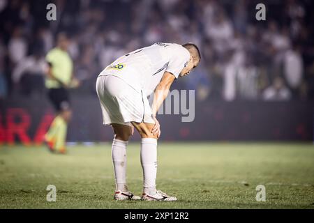 Santos, Brésil. 03 août 2024. SP - SANTOS - 02/08/2024 - BRASILEIRO B 2024, SANTOS x SPORT - Joao Schmidt, joueur de Santos, regrette lors du match contre Sport au stade Vila Belmiro pour le championnat brésilien B 2024. Photo : Abner Dourado/AGIF crédit : AGIF/Alamy Live News Banque D'Images