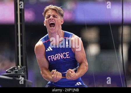 Saint Denis, France. 03 août 2024. Jeux olympiques, Paris 2024, athlétisme, stade de France, compétition préliminaire, voûte à la perche, hommes, qualification, Thibaut collet de France réagit. Crédit : Michael Kappeler/dpa/Alamy Live News Banque D'Images