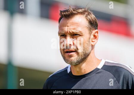 Nils Doering (SV Wehen Wiesbaden, Cheftrainer) GER, SC Verl v. SV Wehen Wiesbaden, Fussball, 3. Liga, Spielzeit 2024/2025, 03.08.2024 le Règlement DFL interdit toute utilisation de photographes comme séquences d'images et/ou quasi-vidéo. Foto : Eibner-Pressefoto / Jan Strohdiek Banque D'Images