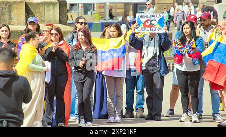 Glasgow, Écosse, Royaume-Uni. 3 août 2024. Météo britannique : manifestation du Venezuela sur la place george dans le centre-ville face au cénotaphe et au siège du gouvernement local dans les chambres de la ville. Crédit Gerard Ferry/Alamy Live News Banque D'Images