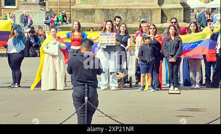 Glasgow, Écosse, Royaume-Uni. 3 août 2024. Météo britannique : manifestation du Venezuela sur la place george dans le centre-ville face au cénotaphe et au siège du gouvernement local dans les chambres de la ville. Crédit Gerard Ferry/Alamy Live News Banque D'Images