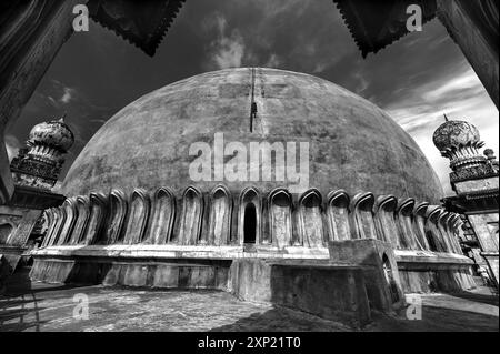 06 04 2008 architecture islamique construite en 1659 par Muhammad Adil Shah Gol Gumbaz-Bijapur-KARNATAKA-INDE Asie. Banque D'Images