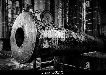 04 juin 2008 Canon d'époque à Old Nakkar khana maintenant musée arrière d'Une vue du musée Gol Gumbaz. Vijayapur-Bijapur-KARNATAKA-INDE Asie. Banque D'Images