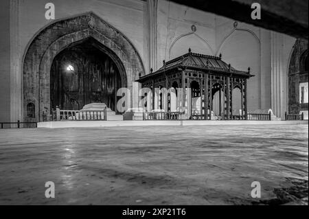 06 04 2008 Vintage Old Islamik architecture GOL-GUMBAZ est le sépulcre contenant les tombes du Muhommad Adil Shah Vijayapura (anciennement Bijapur), Karn Banque D'Images