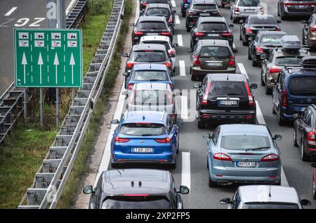 Zagreb, Croatie. 03 août 2024. Embouteillage sur la station de péage pendant la saison estivale à zagreb, Croatie le 03.juillet 2024. Photo : Slavko Midzor/PIXSELL crédit : Pixsell/Alamy Live News Banque D'Images