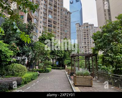 Nanning, Chine - Oct 18, 2023 : quartier résidentiel avec appartements à Nanning, Guangxi, Chine. Nanning est la plus grande ville de la région du Guangxi. Banque D'Images