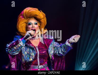 Edinburgh, Écosse, Royaume-Uni, 03 août 2024, Edinburgh Festival Fringe : The Pleasance lance ses spectacles pour le 2024 Fringe, son 40e anniversaire. Photo : vainqueur de Drag Race UK, Drag Artist Ginger Johnson. Crédit : Sally Anderson/Alamy Live News Banque D'Images