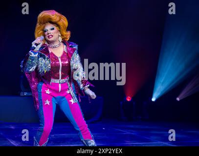 Edinburgh, Écosse, Royaume-Uni, 03 août 2024, Edinburgh Festival Fringe : The Pleasance lance ses spectacles pour le 2024 Fringe, son 40e anniversaire. Photo : vainqueur de Drag Race UK, Drag Artist Ginger Johnson. Crédit : Sally Anderson/Alamy Live News Banque D'Images