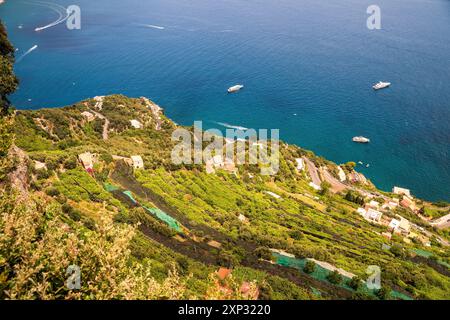 Vallée de la Valle delle Ferriere vue aérienne depuis Villa Cimbrone en Italie. Banque D'Images